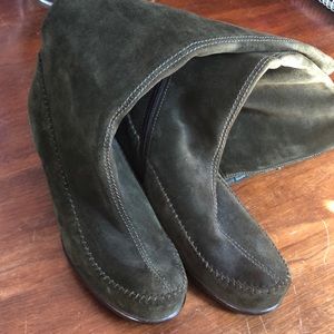 NWOT Women’s 8  green suede wedge boots Aerosoles